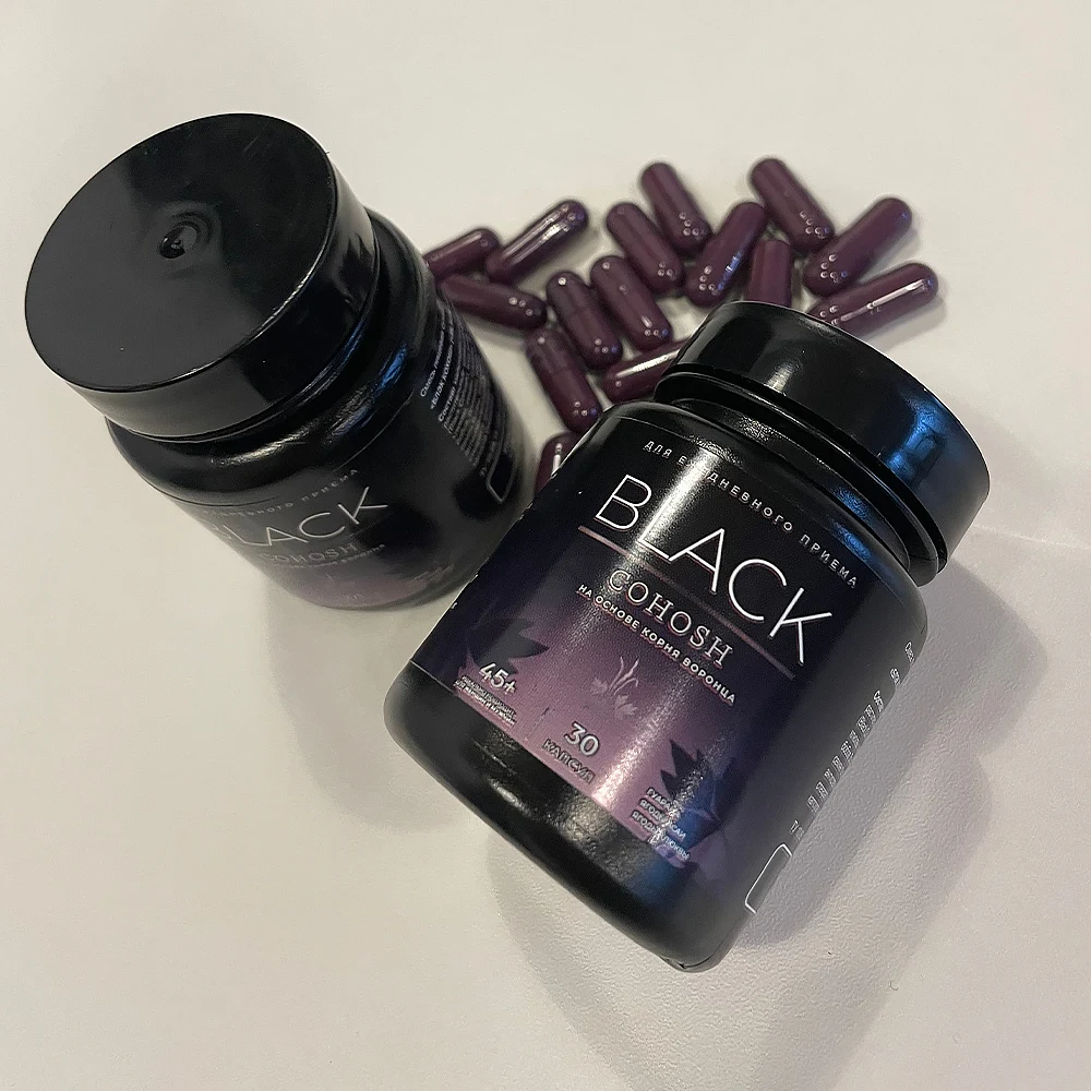 Две баночки Black Cohosh на столе и рассыпанные капсулы