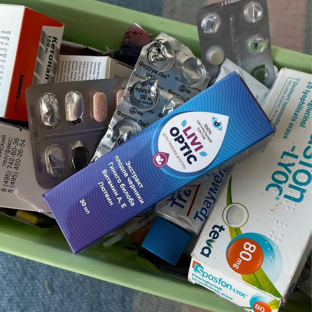Капли Livioptic лежат в домашней аптечке