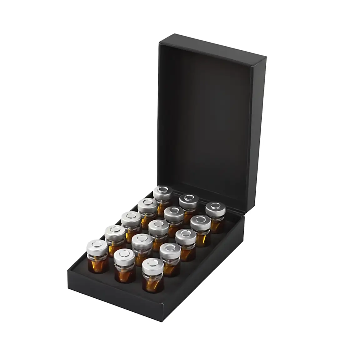 Упаковка с открытой крышкой с 15 флаконами по 6.9 мл с каплями от паразитов Фабитол